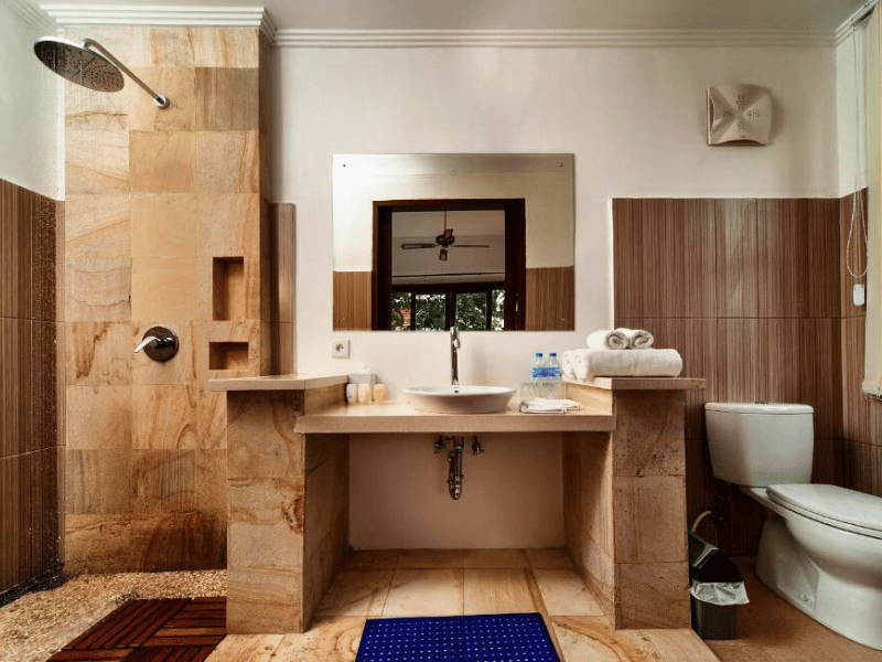 Hotelbad in Candidasa auf Bali