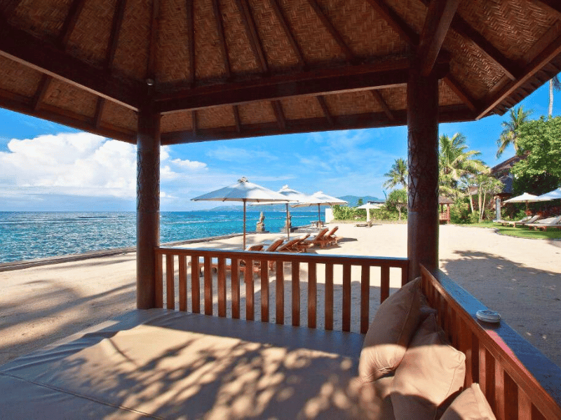 Hotelstrand in Candidasa auf Bali