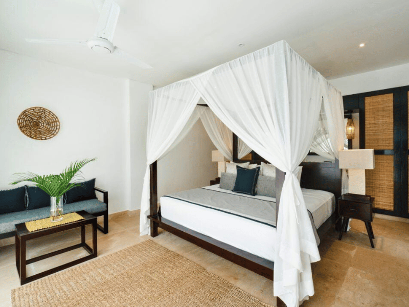 Doppelzimmer im Komforthotel auf Nusa Lembongan vor Bali