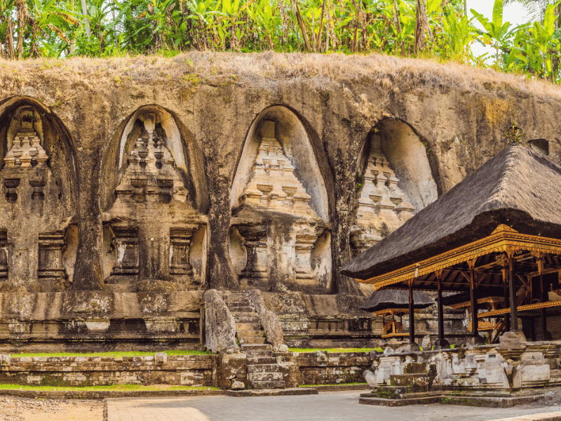 Steintempelwand im Kawi Tempel in Ubud