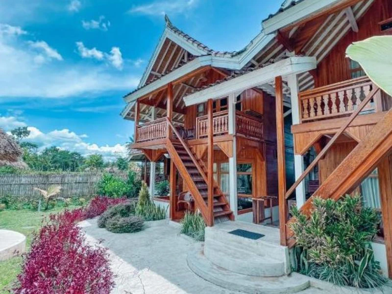 Außenansicht vom Hotel in Tetebatu, Indonesien