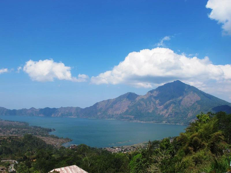 Der Vulkan Batur auf der Insel Bali.