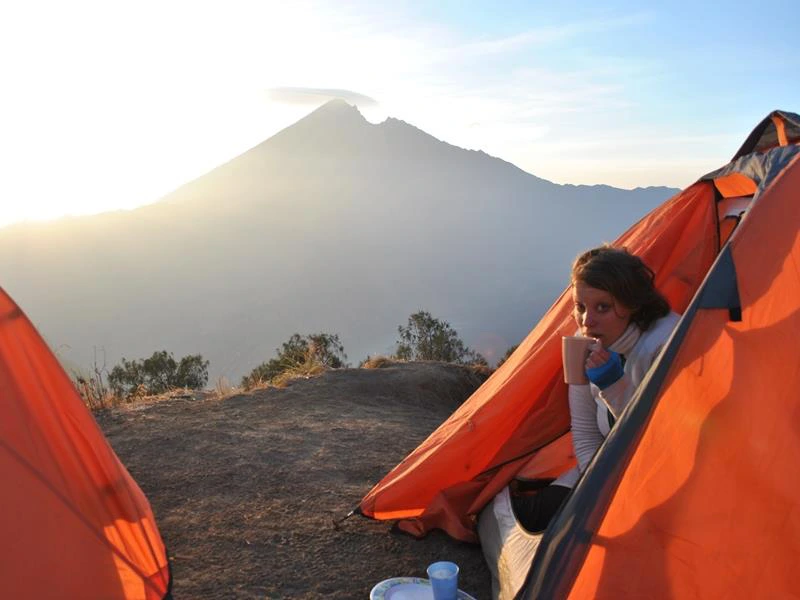 Der Rinjani Vulkan auf der Insel Lombok.