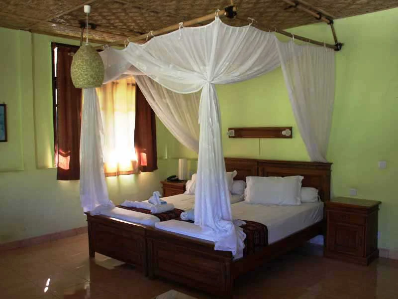 Eines der landestypisch eingerichteten Zimmer in Maumere