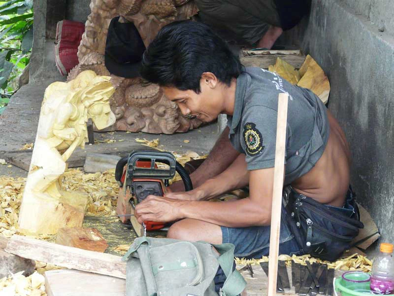 Kunstvolle Schnitzarbeiten in Ubud