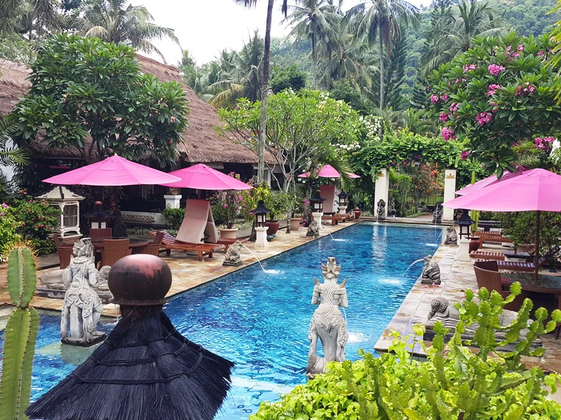 Entspannte Umgebung mit Pool