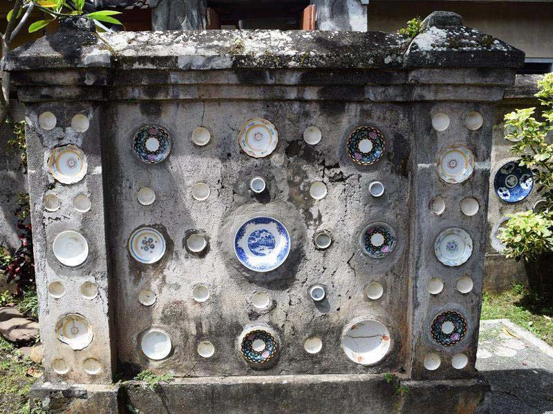 Chinesisches Porzellan als Zeichen für Reichtum in Tabanan