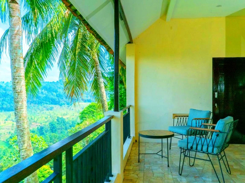 Zimmerterasse beim Ijen Vulkan auf Java