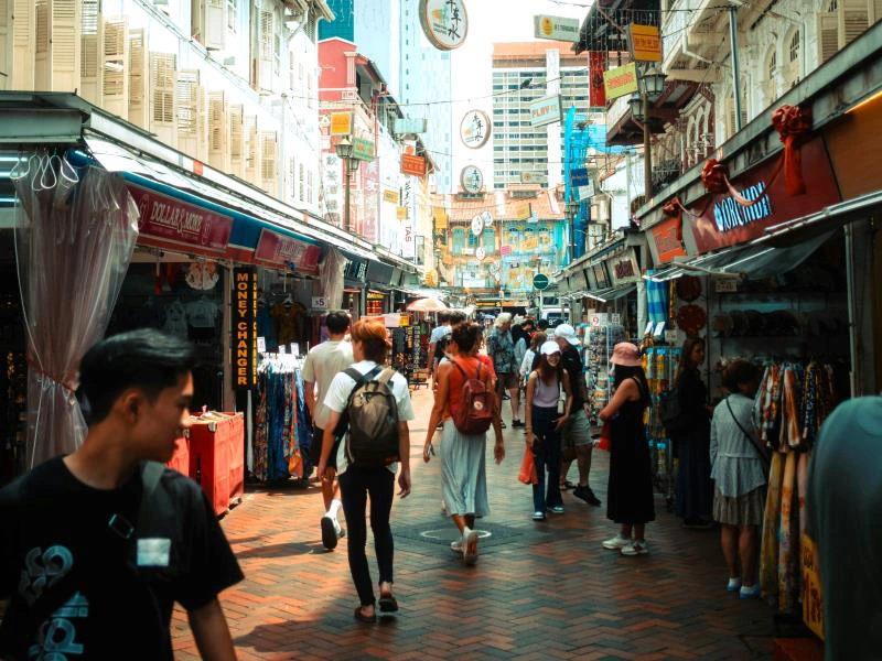 Lebhafte Straße in Singapur