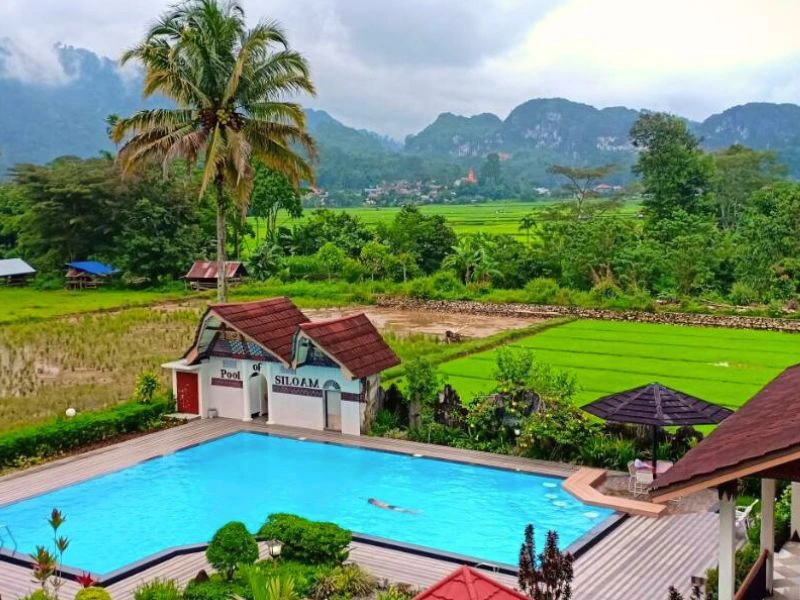 Hotelpool in Rantepao auf Sulawesiu
