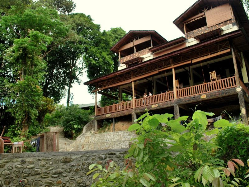 Hotelfront in Tangkahan auf Sumatra
