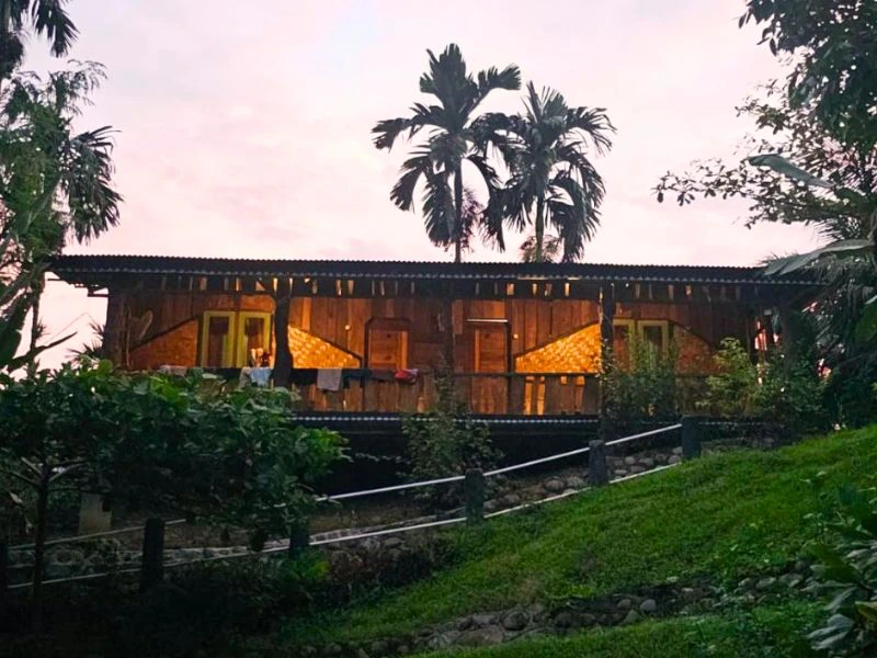 Hotelgarten in Tangkahan auf Sumatra