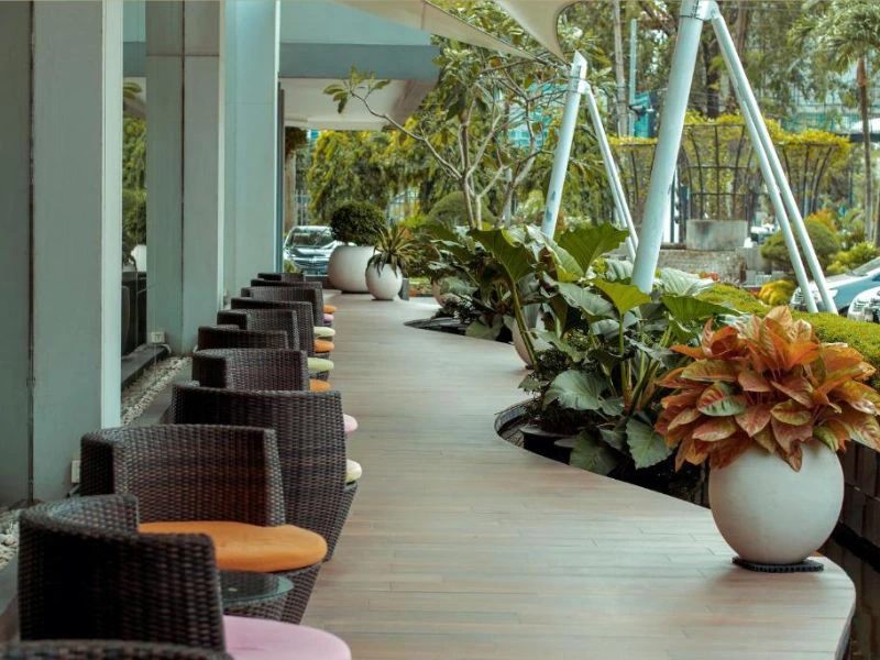 Aufenthaltsbereich im Hotel in Medan auf Sumatra, Indonesien