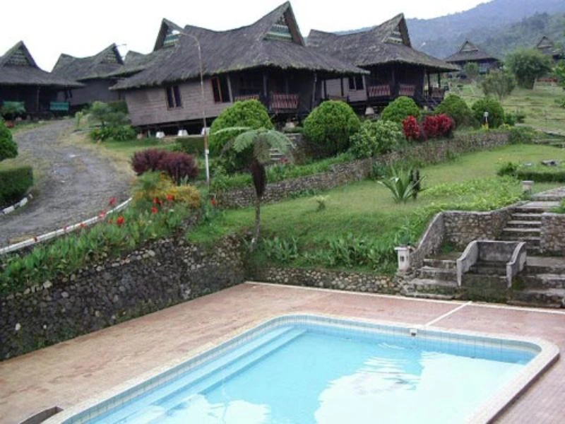 Hotelpool in Bukittinggi auf Sumatra