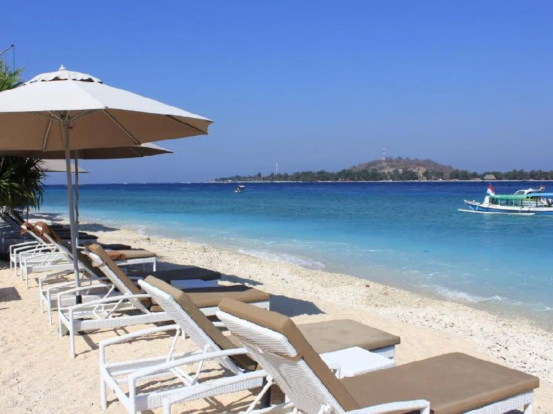 Strand vom Hotel auf Gili, Indonesien