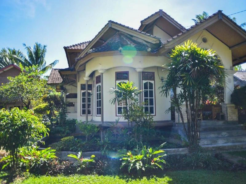 Hotelfront in Tetebatu auf Lombok