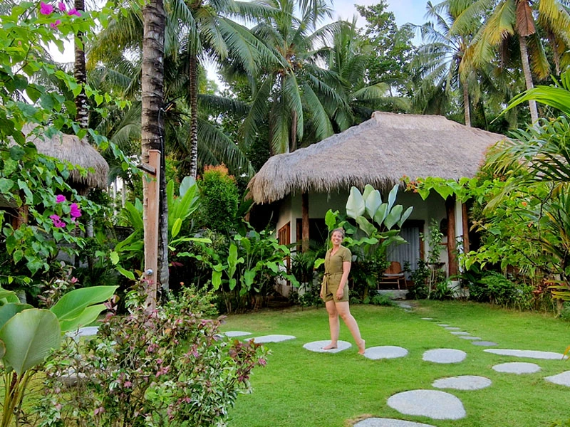 Touristin in einer Eco-Lodge