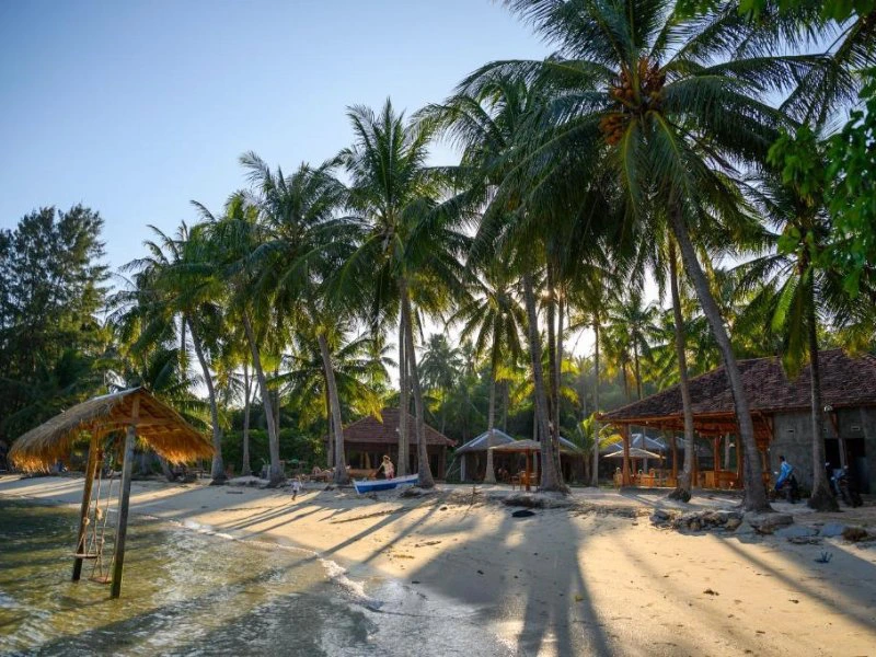 Bungalow Resort am Strand von Karimunjawa, Indonesien