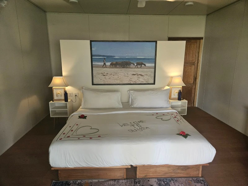 Zimmer im komfortablen Hotel im Südwesten Sumbas, Indonesien