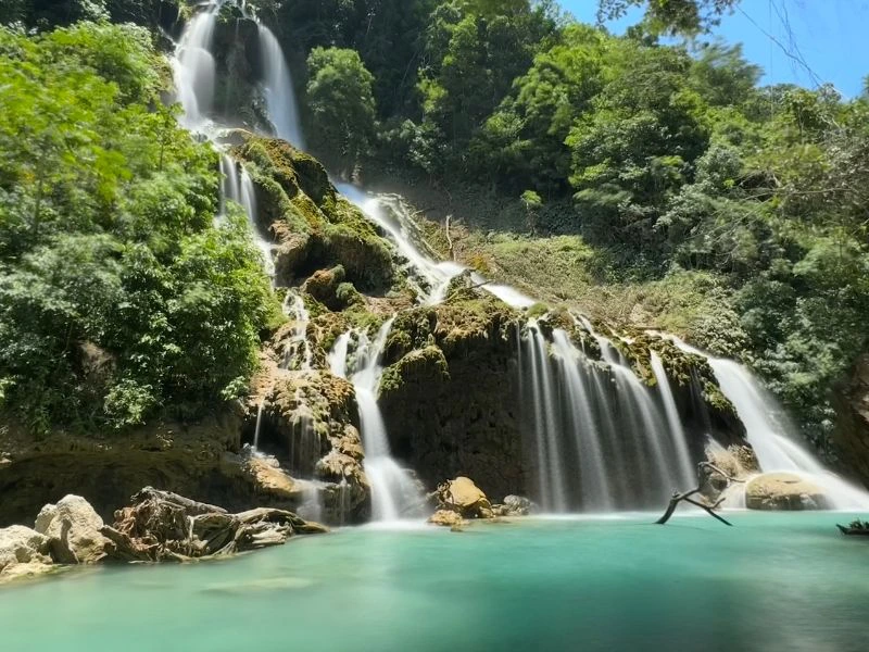 Lapopu Wasserfall auf Sumba, Indonesien