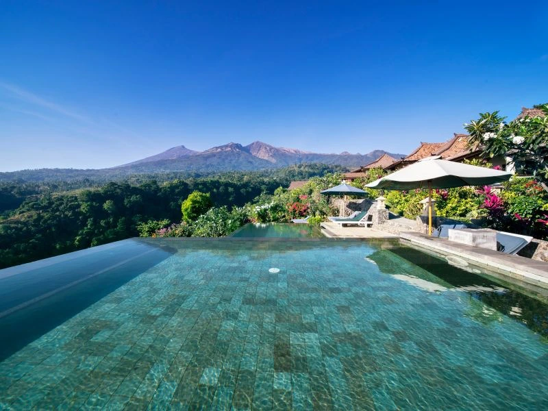 Hotelpool in Senaru auf Lombok