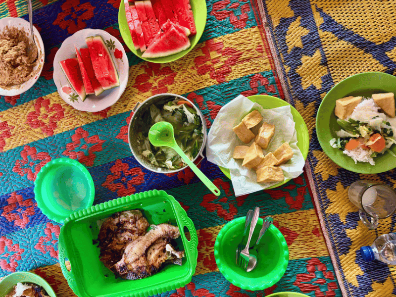 Traditionelles Essen im Batak-Dorf bei Samosir am Toba See, Indonesien
