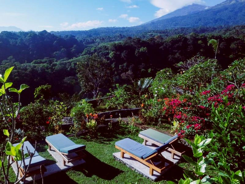 Hotelgarten in Senaru auf Lombok