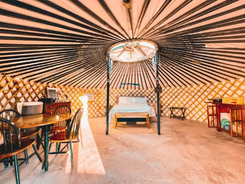 Innenansicht, Jurte beim Joshua Tree