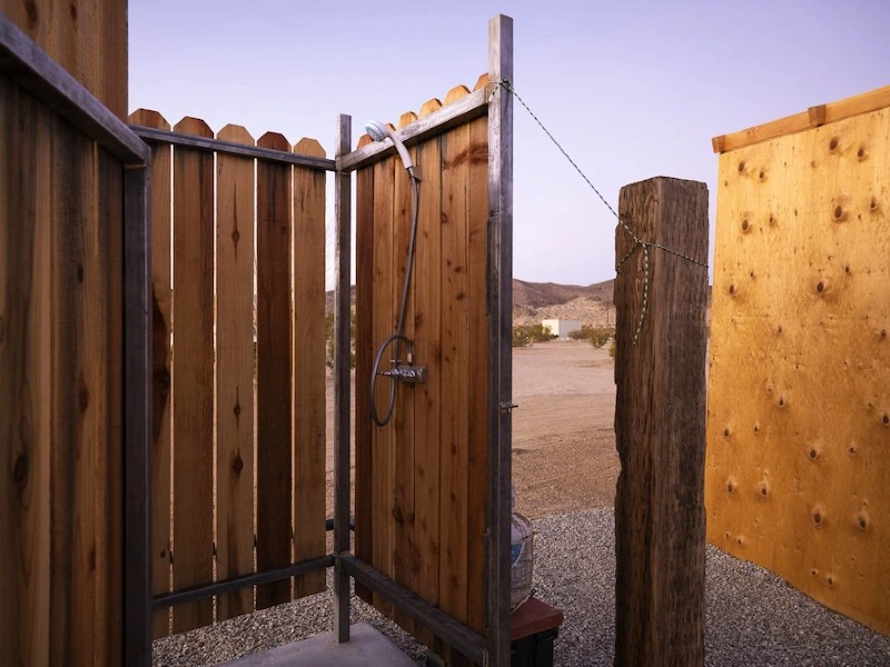 Dusche, Jurte beim Joshua Tree