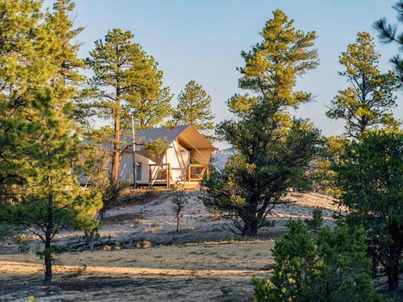 Panoramablick auf ein Glamping Zelt, Bryce Canyon