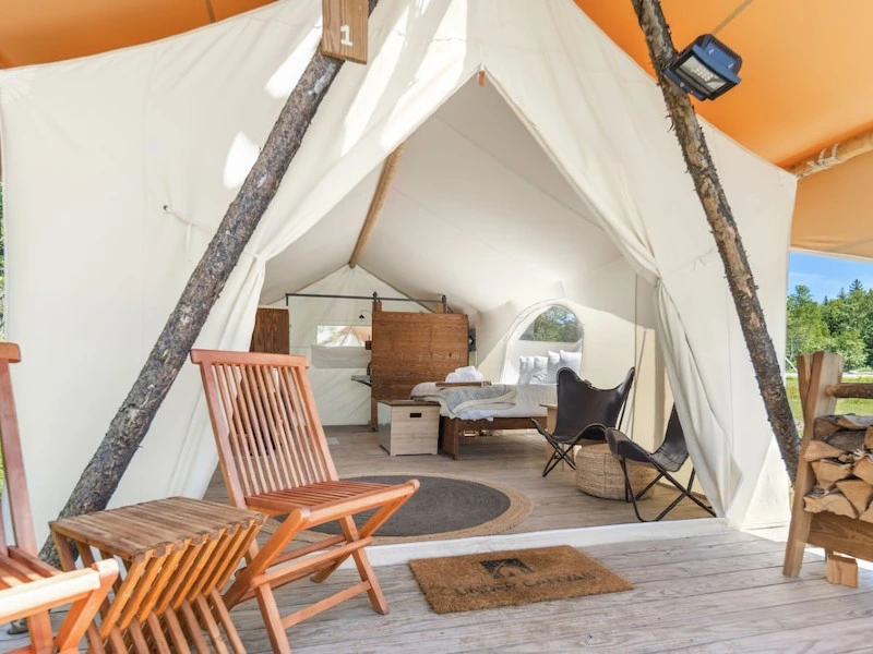 Vorderansicht Zelt, Glamping Acadia