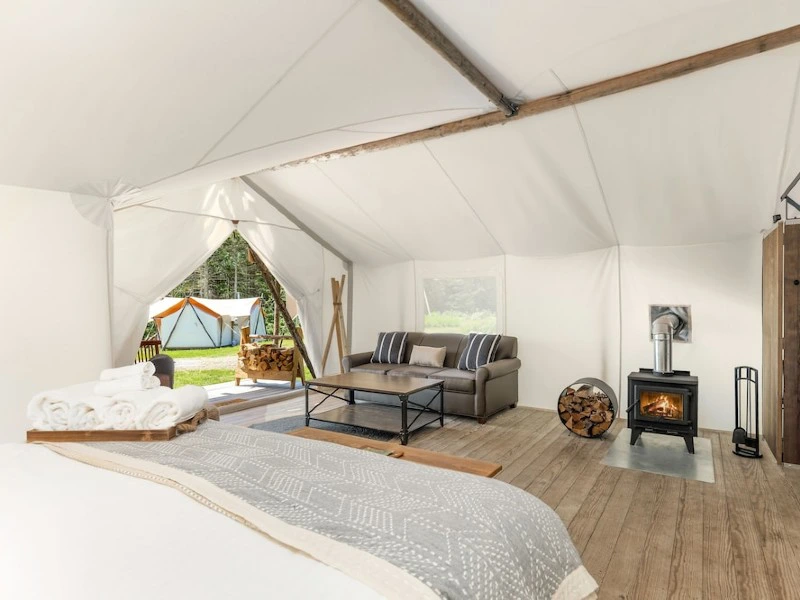 Innenansicht Zelt, Glamping Acadia