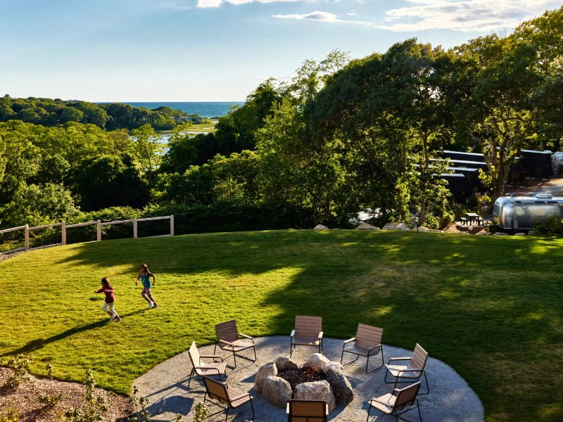 Feuerstelle auf Wiese,Airstreamer Cape Cod