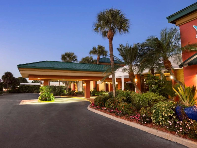 Außenansicht Hotel in Naples