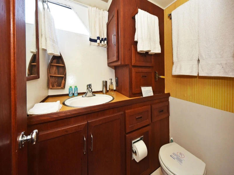 Badezimmer des Hausbootes