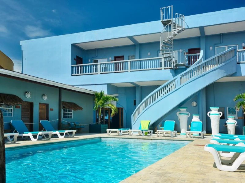 Key West Hotelpool mit Liegen