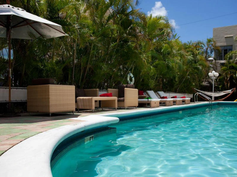 Liegen am Pool Miami Hotel