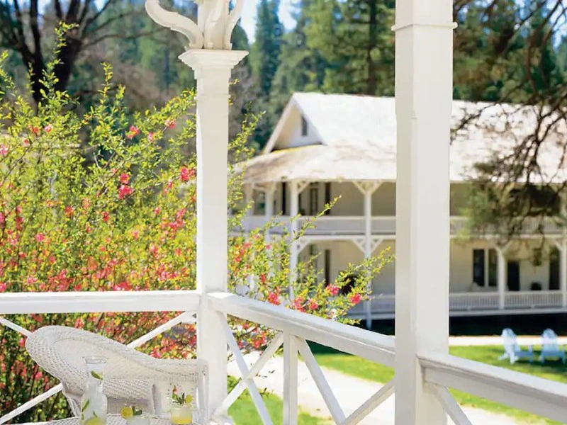 Veranda des Hotels im Yosemite NP