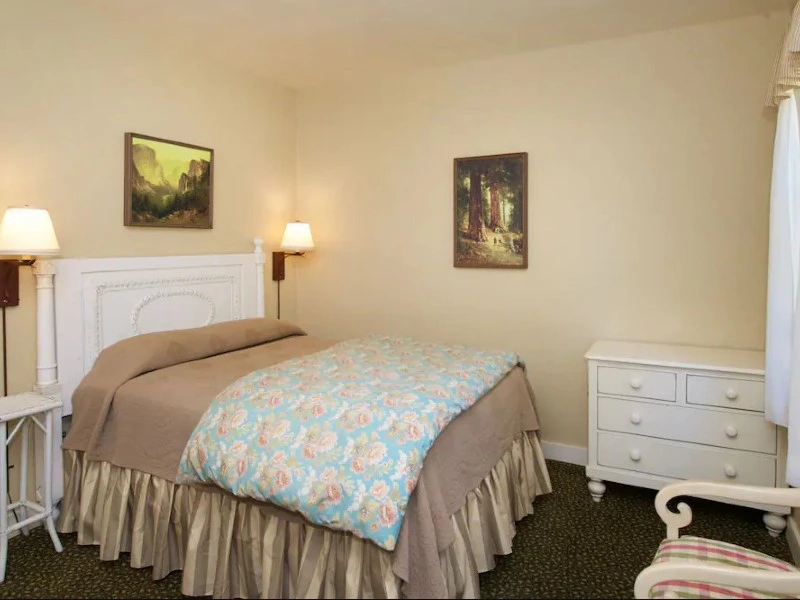 Gemütliches Doppelbett im Yosemite NP