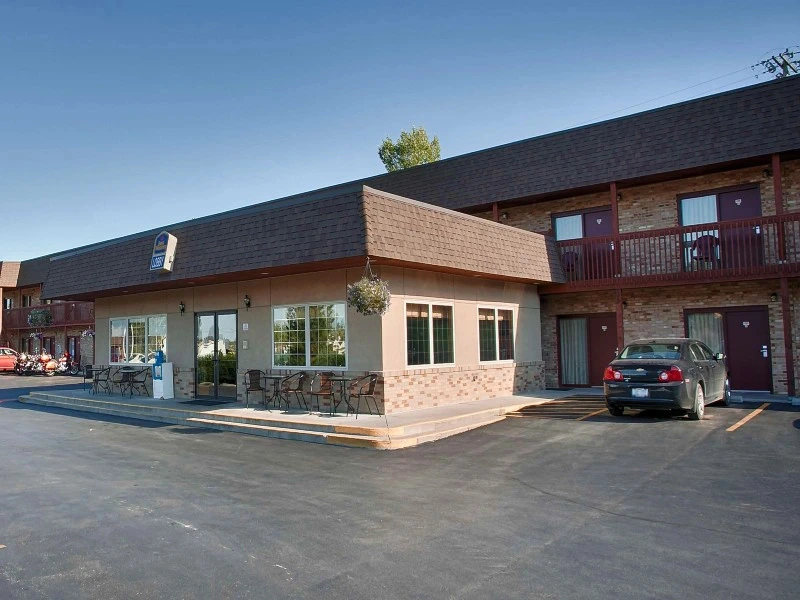 Außenansicht des Hotels in Custer, USA