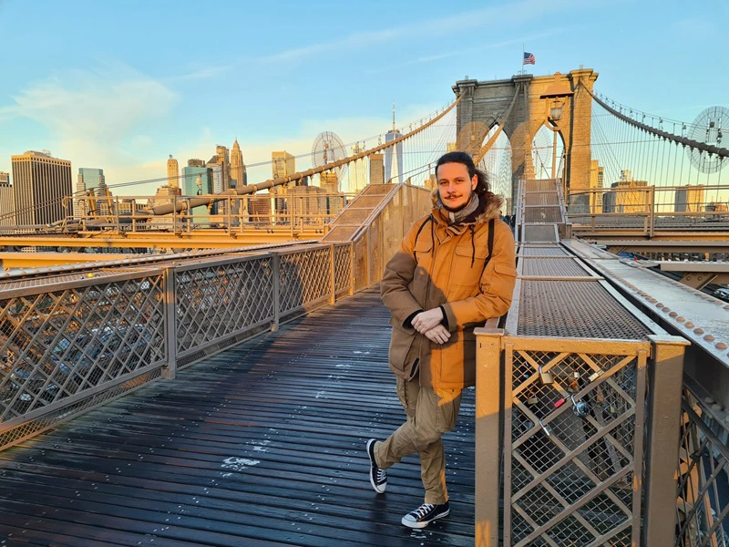 Peter auf der Brooklyn Bridge