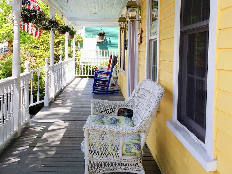 Veranda, White Mountains