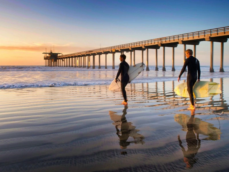 Surfer am Strand von San Diego