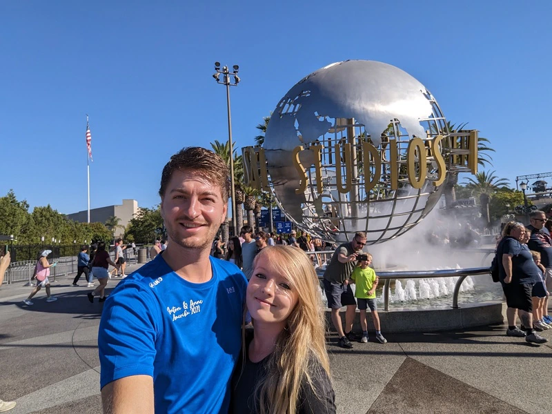 Paar beim Besuch der Universal Studios