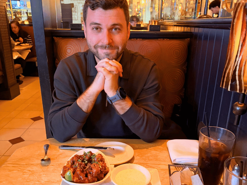 Mann im Restaurant in New York in den USA