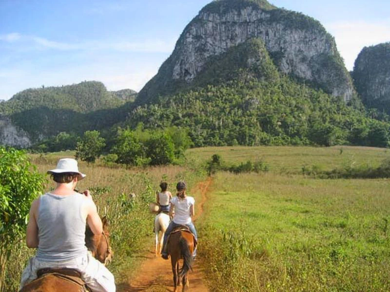 Reiten durch das Vinales Tal