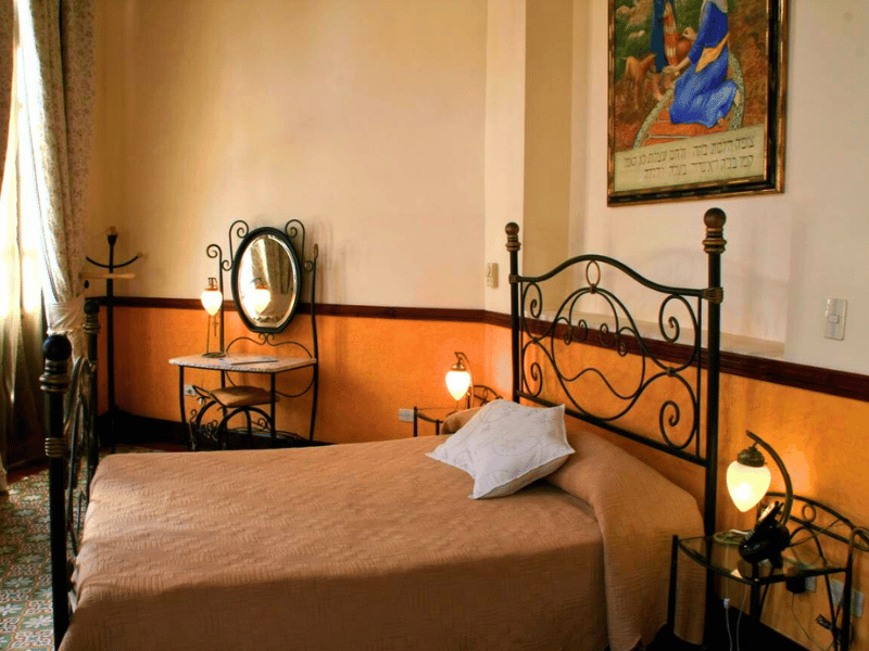 Zimmer im Kolonialhotel in Havanna in Kuba