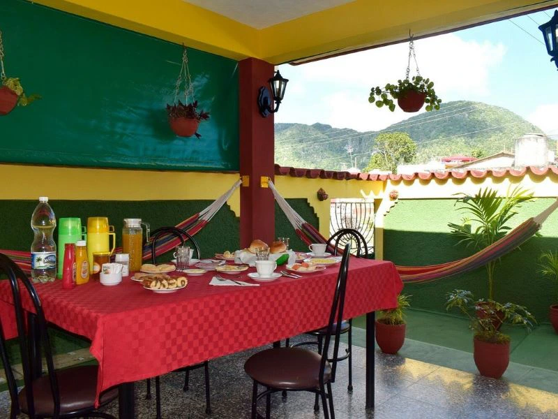 Fruehstueck in der Casa in Vinales in Kuba