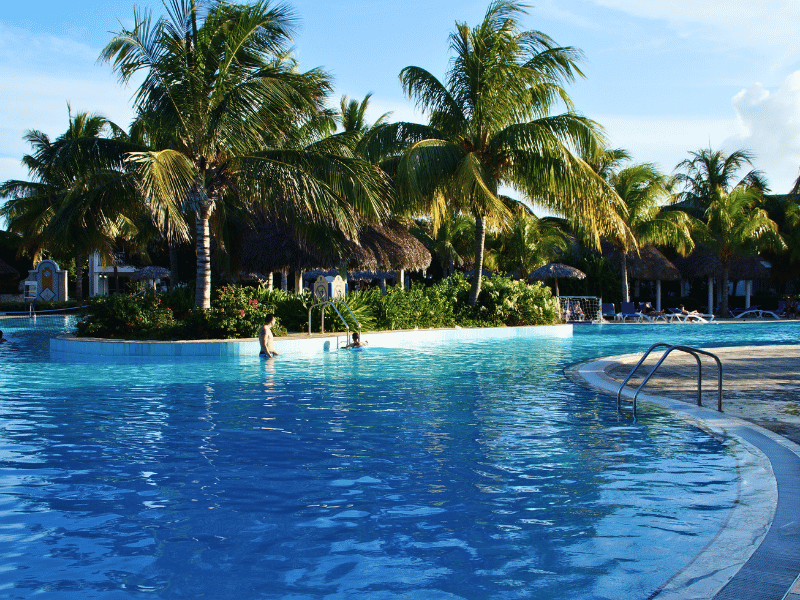 Pool im Hotel auf Cayo Santa Maria in Kuba