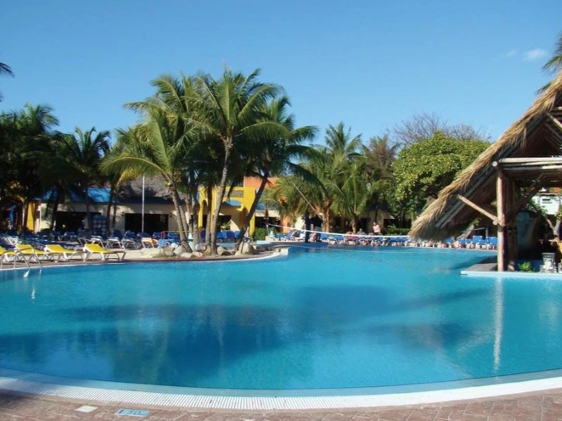 Pool im Hotel in Santa Lucia in Kuba